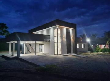 Casa de 4 quartos, Hidrolândia · Sobrado no Condomínio Águas da Serra, Hidrolândia. 