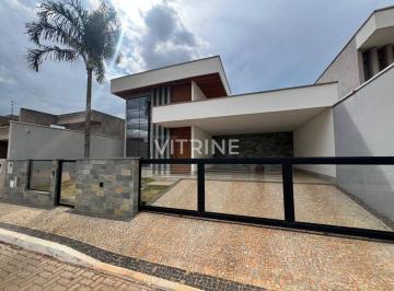 Casa · 400m² · 2 Quartos · 4 Vagas · Casa na Ponte Alta Norte, Avenida Jk Cond. Bosque imperial