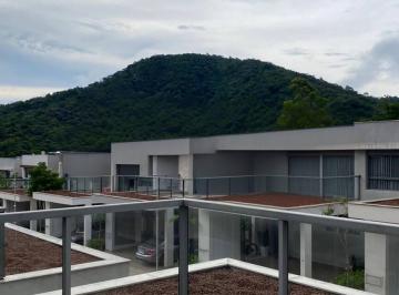 Casa · 200m² · 3 Quartos · 1 Vaga · Casa em Condomínio – 3 Suítes – 2 Vagas – Área Verde – Alphaville/Região