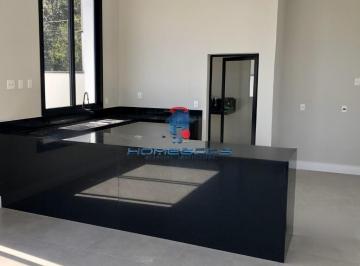 Casa · 342m² · 4 Quartos · Casa em condomíno fechado com 4 suítes.