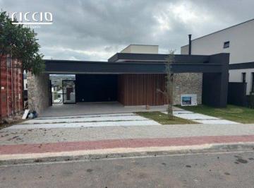 a32455f5-4faa-4bc1-bdb9-971068d034da · Casa à venda - em Urbanova