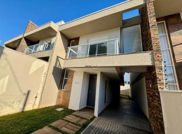 Casa · 180m² · 4 Quartos · 3 Vagas · Sobrado com quintal no Bairro do Pilarzinho com 180m², 4 dormitórios ( sendo 2 suítes ) e 3 vagas -
