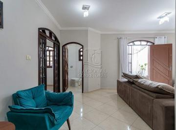 Casa · 239m² · 4 Quartos · 5 Vagas · Amplo sobrado com 4 dormitórios e 5 vagas na Vila Lucinda – 239m² construídos