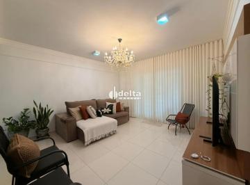 Casa · 300m² · 4 Quartos · 2 Vagas · Casa com 4 quartos sendo 2 suítes disponível para venda no bairro Vigilato Pereira em Uberlândia-MG