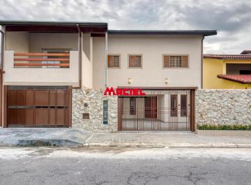 Casa · 357m² · 7 Quartos · 2 Vagas · Refúgio de Luxo e Estilo: Viva o Melhor do Bairro Santa Maria