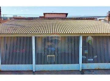 Casa · 200m² · 4 Quartos · 4 Vagas · Casa com 4 Quartos na QR 32, Guará II