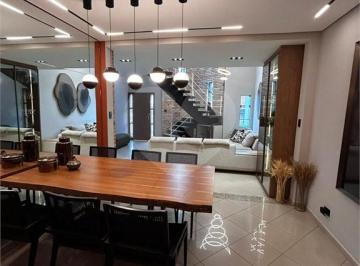 Casa · 250m² · 3 Quartos · 4 Vagas · Sobrado com 3 quartos à venda em Jordanópolis - SP