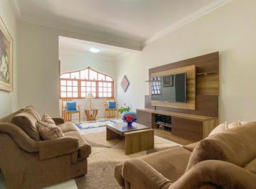 remax_1.jpeg · Agradável casa para venda em Cambuci com 5 quartos, sendo 3 suítes, 275m²