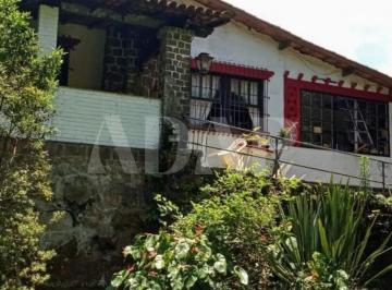 Foto 01 · Duas casas com total de 9 quartos com 6 suítes e 8 vagas de garagem no coração de Quitandinha, Petr