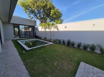 Casa · 212m² · 3 Quartos · 2 Vagas · Casa 3 Suítes Villa de Leon Três Lagoas / MS
