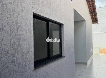 Casa · 250m² · 3 Quartos · 2 Vagas · Casa disponível para venda no bairro Santa Rosa em Uberlândia MG