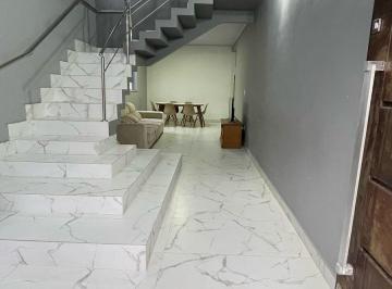 Casa de 3 quartos, Balneário Piçarras · Casa espaçosa à venda em Piçarras – Excelente localização e amplo terreno!