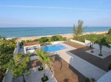 Casa , Balneário Camboriú · Mansão com 6 Suítes para Locação Anual na Praia do Estaleiro - BC