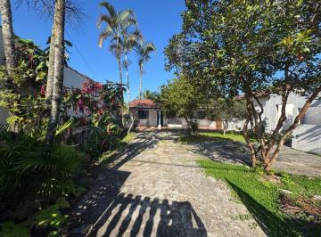 Casa de 2 quartos, Itanhaém · Casa lote inteiro com laje lado praia pé na areia
