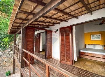 Casa · 347m² · 9 Quartos · 4 Vagas · À Venda: Casa com Vista para o Mar e Pé na Areia em Manguinhos – Búzios/RJ
