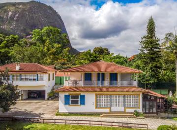 Casa · 725m² · 5 Quartos · 4 Vagas · Casa com 5 quartos em Araras, Petrópolis