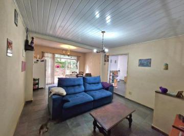 e3e74759-6808-4f11-8141-084982804895 · Casa para venda em Vila Mariza Mazzei com 5 quartos, sendo 1 suíte, 298m²