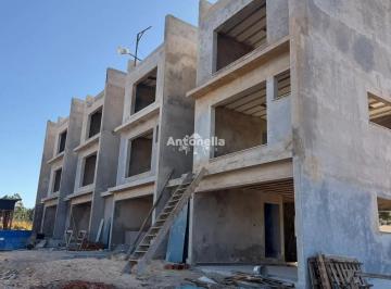 Casa · 184m² · 3 Quartos · 1 Vaga · Sobrado à venda no bairro Bela Vista