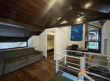 Casa · 195m² · 5 Quartos · 2 Vagas · Casa em condomínio com 195m² de área útil, 5 dormitórios (2 suítes), 2 vagas