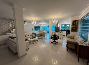 Casa · 260m² · 5 Quartos · 3 Vagas · Casa Triplex em Condomínio em Campo belo com 260m², 5 suítes, 3 vagas.