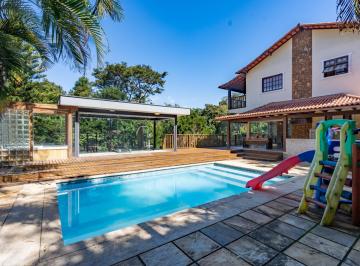 Casa · 290m² · 4 Quartos · 2 Vagas · Casa com 4 quartos em Itaipava, Petrópolis