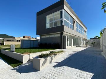 Casa · 233m² · 3 Quartos · 5 Vagas · Casa em Rio Pequeno, Camboriú/SC de 233m² 3 quartos à venda por R$ 4.000.000,00