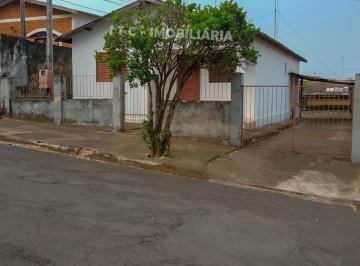 Casa de 2 quartos, Adamantina · Casa 74m², terreno 441m², 2 quartos, sala, cozinha, garagem e área de serviço.