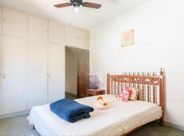 img0 · Sobrado em Perdizes com 248m², 4 quartos, 2 suítes, 2 vagas.