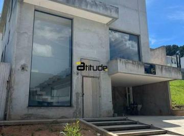 Casa · 290m² · 3 Quartos · 4 Vagas · CASA COM 3 SUÍTES E 4 VAGAS DE GARAGEM - CONDOMÍNIO MORADA DA SERRA