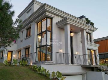 Casa · 470m² · 2 Vagas · CASA ESTILO NEO CLASSICO SOLIDITÁ.