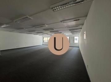 cc6c717a793e7a2a24d875adbd45a7b5daeb152c · Sala de 170 m² de área construída, e 122 m² de área útil mais uma vaga de garagem