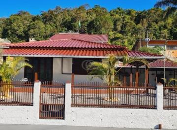 Casa · 200m² · 3 Quartos · 2 Vagas · Casa à venda no bairro Cerâmica Reis - Brusque/SC