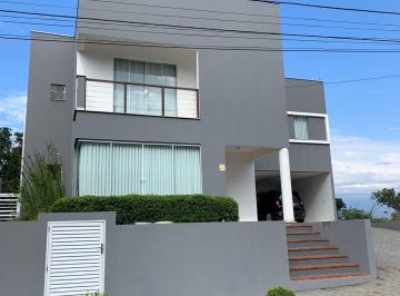 Casa · 240m² · 3 Quartos · 3 Vagas · Casa à venda em Brusque/SC