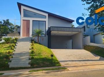 Foto 01 · CASA TÉRREA EM CONDOMÍNIO FECHADO, NOVÍSSIMA, COM 3 DORMITÓRIOS SENDO 1 SUÍTE, COM 4 VAGAS E PISCINA
