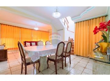 Casa · 233m² · 4 Quartos · 4 Vagas · Sobrado com 4 quartos, sendo 3 suítes, na Quadra 02, em Sobradinho/DF