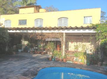 Casa · 424m² · 4 Quartos · 4 Vagas · Casa com amplas salas com vista para a piscina.
