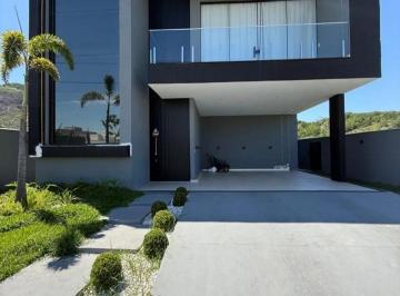 Casa · 385m² · 5 Quartos · 3 Vagas · Casa de Luxo no Alphaville Maricá – 5 Quartos, Piscina, Sauna e Sala de Cinema!