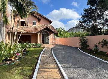 698854_iri984766_6988546850ccd3efbda.jpg · Casa com quatro suítes e pátio incrível, no bairro Vila Nova