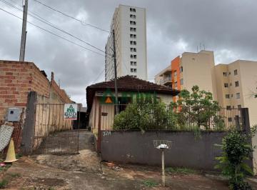 12458715230.jpg · Casa de madeira na região Central de Londrina