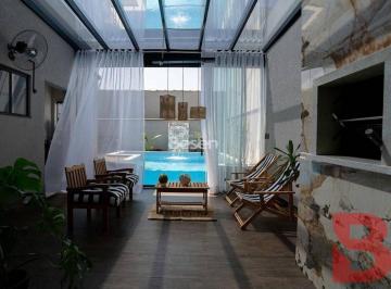 Casa · 3 Quartos · 1 Vaga · UMA CASA REALMENTE ENCANTANDORA A 200MTS DO MAR! CASA PRONTA PARA MORAR!