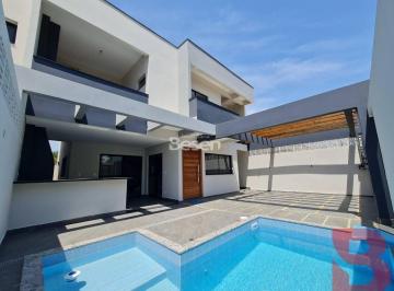 Casa · 2323m² · 3 Quartos · 2 Vagas · SOBRADO NOVO 03 SUÍTES E PISCINA - EXCELENTE PADRÃO DE ACABAMENTO, LOCALIZADO NO BALN. RAINHA DO MAR