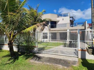 Casa · 240m² · 3 Quartos · 1 Vaga · EXCELENTE SOBRADO FRENTE PARA O MAR COM PISCINA E ÓTIMA ÁREA DE LAZER NA BARRA DO SAÍ.