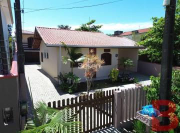 Casa · 119m² · 4 Quartos · 5 Vagas · OPORTUNIDADE DE CASAS APENAS 50 METROS DO MAR, ESPAÇOSO TERRENO, TODA EM ALVENARIA COM LAJE.