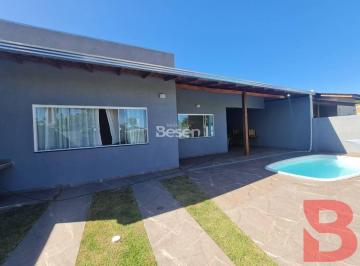 Casa · 128m² · 3 Quartos · IMÓVEL NOVO COM CHURRASQUEIRA E PISCINA NA BARRA DO SAÍ - CONTENDO 03 DORMITÓRIOS - APENAS 850 METRO