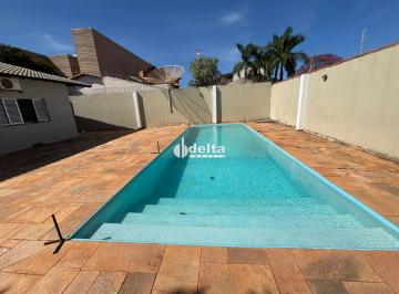 Casa · 800m² · 4 Quartos · 12 Vagas · Casa disponível para venda e locação no bairro Marta Helena em Uberlândia-MG