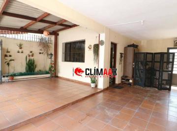 6aeb0a82b1028465ebcc0a47028bea908e24b774 · Casa em Vila Romana com 158m², 2 dorm., quintal e 176m² de terreno