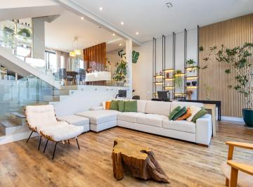 Casa de 3 quartos, Curitiba · Casa à Venda Semi Mobiliada em Condomínio com 3 Suítes e 3 Vagas no Boa Vista