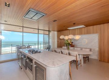 img-6-17602131098371.jpg · Amplo com quatro suítes, com 3 vagas garagem, com VISTA PAR AO MAR na Praia Brava