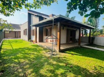 Casa · 164m² · 4 Quartos · Casa de esquina toda Mobiliada à venda em Torres - 4 Dormitórios, Churrasqueira e Espaço Gourmet