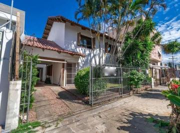Casa · 242m² · 3 Quartos · 4 Vagas · Casa ampla com piscina e 3 dormitórios no bairro Santana – para locação